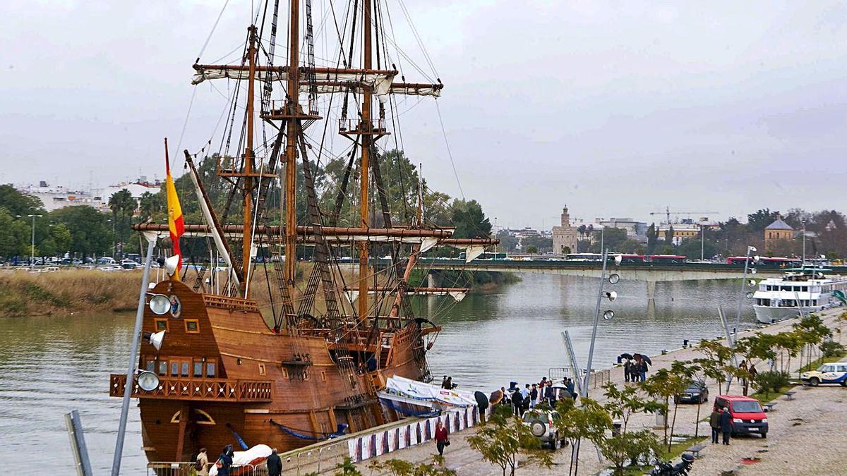 El galeón ‘Andalucía’, en el puerto de Sevilla.