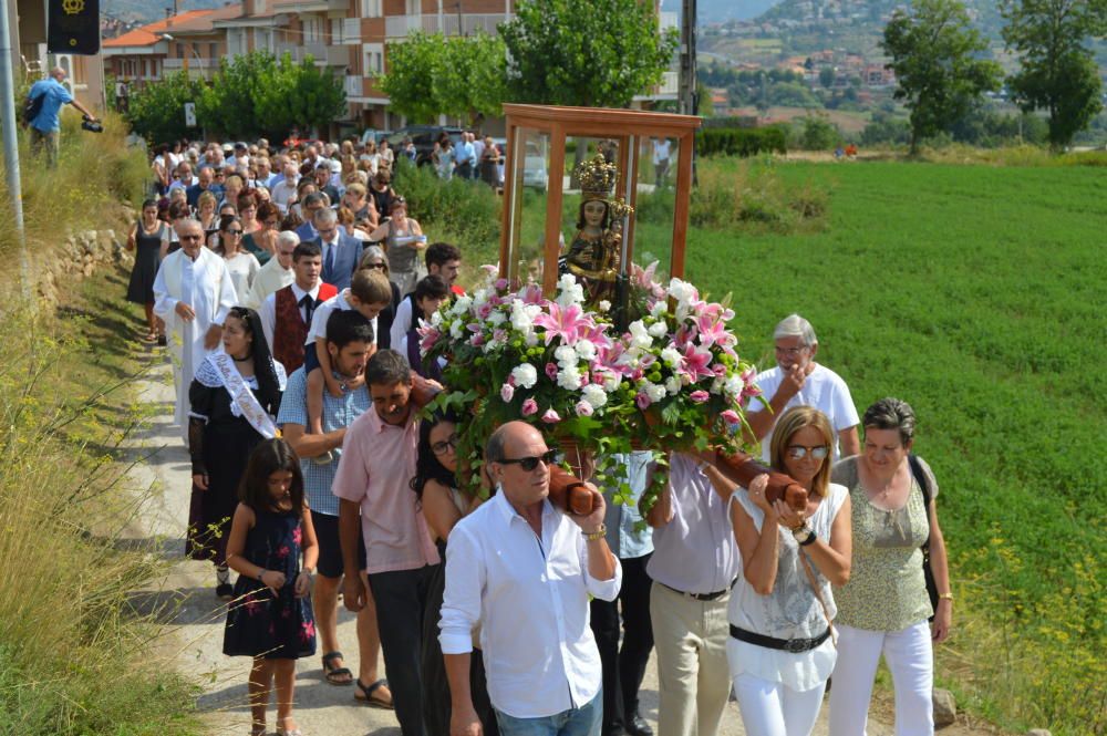 Processó amb la imatge de la Mare de Déu de Queralt a la Valldan