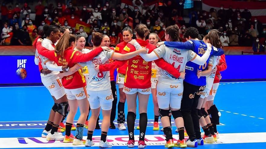 Las Guerreras festejan una de las victorias en el último Mundial, en el que Torrevieja fue sede.