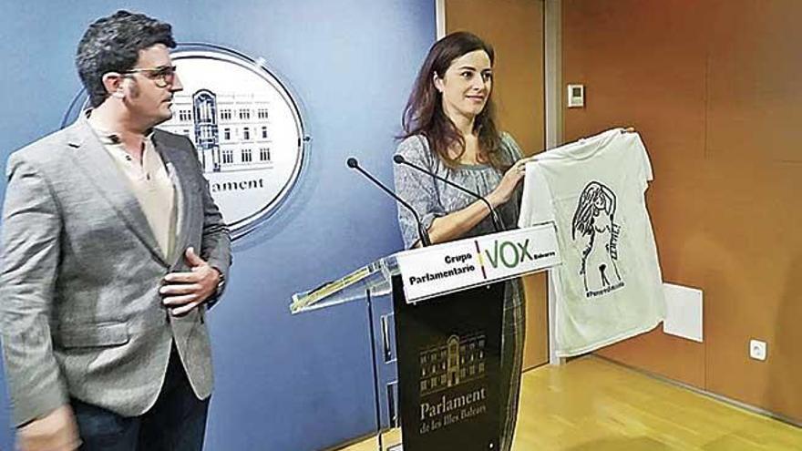 Toni Gili, conseller de Vox en el Consell, e Idoia Ribas, diputada del partido en el Parlament.