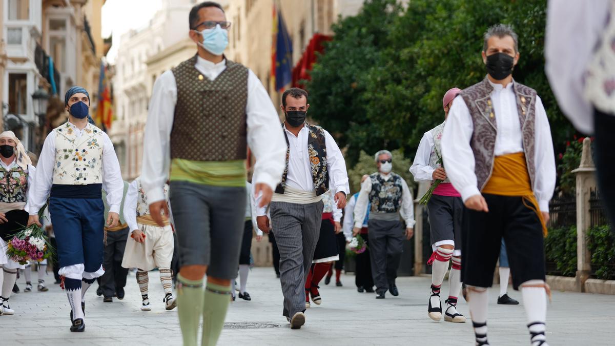 Búscate en el segundo día de Ofrenda por la calle Caballeros (entre las 18.00 y las 19.00 horas)