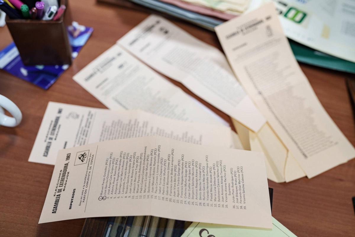 Cumple años el día de las elecciones y lleva toda la vida guardando papeletas.