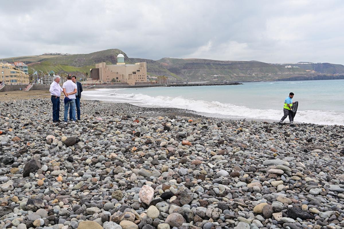 Reunión de Quevedo con empresarios del surf para conocer el estado en el que se encuentra La Cícer