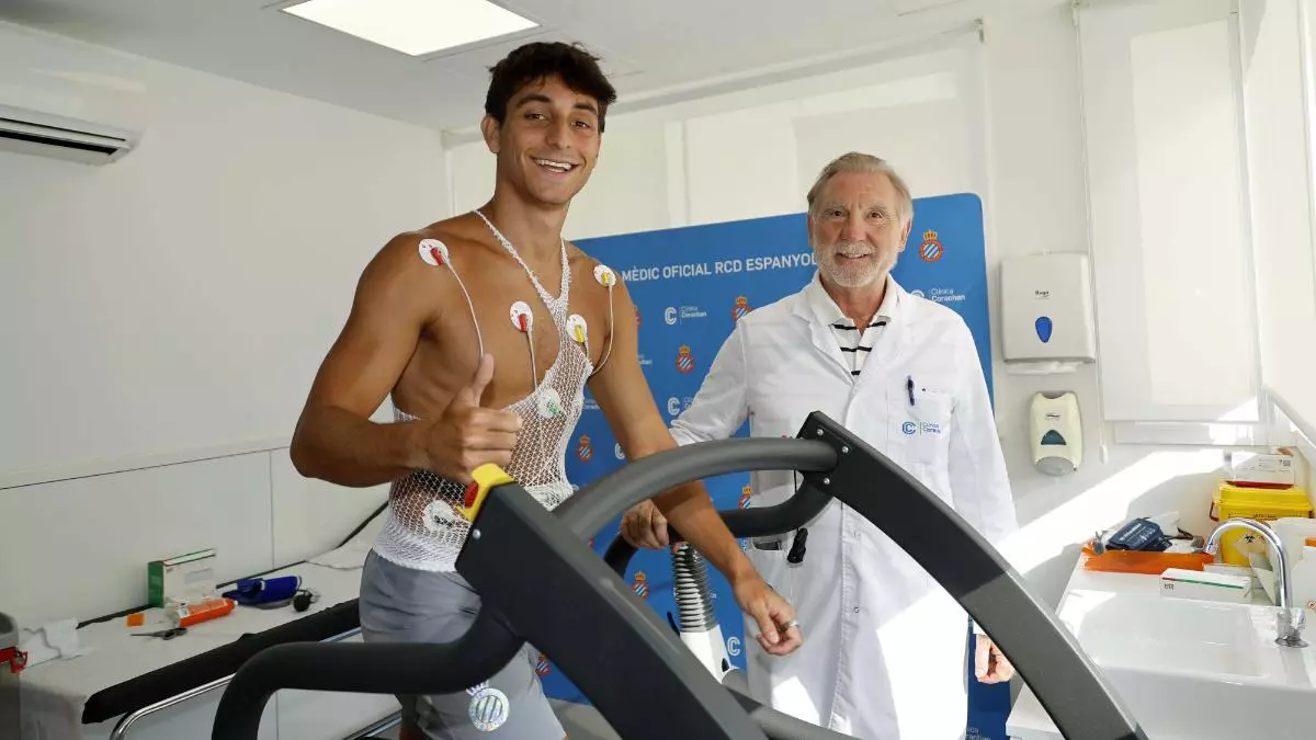 Caras sonrientes en la vuelta al trabajo del Espanyol