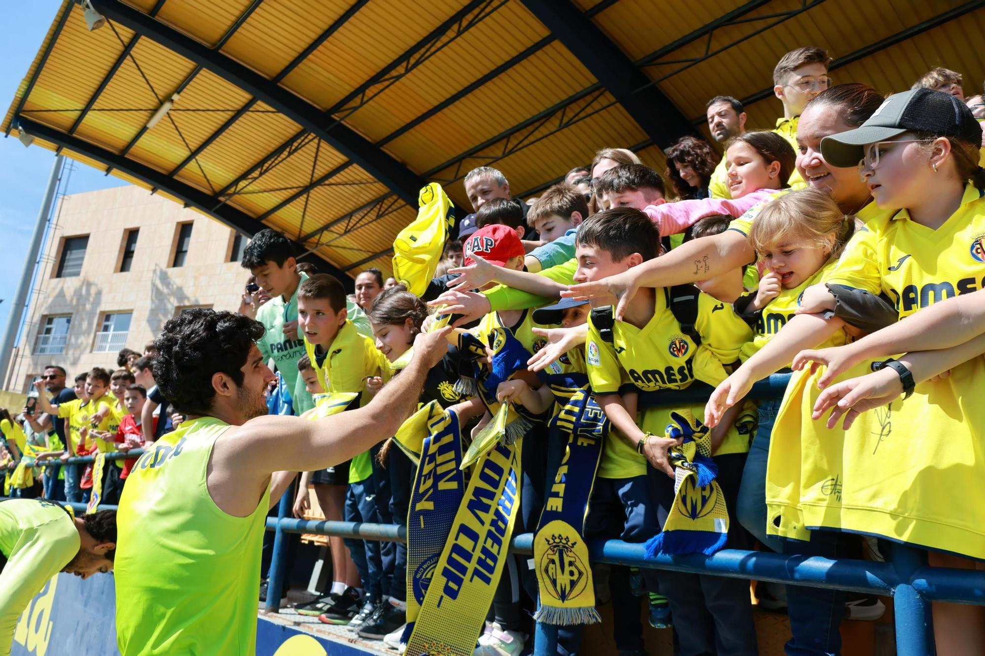 Galería | La afición del Villarreal disfruta con sus ídolos en el entrenamiento de puertas abiertas