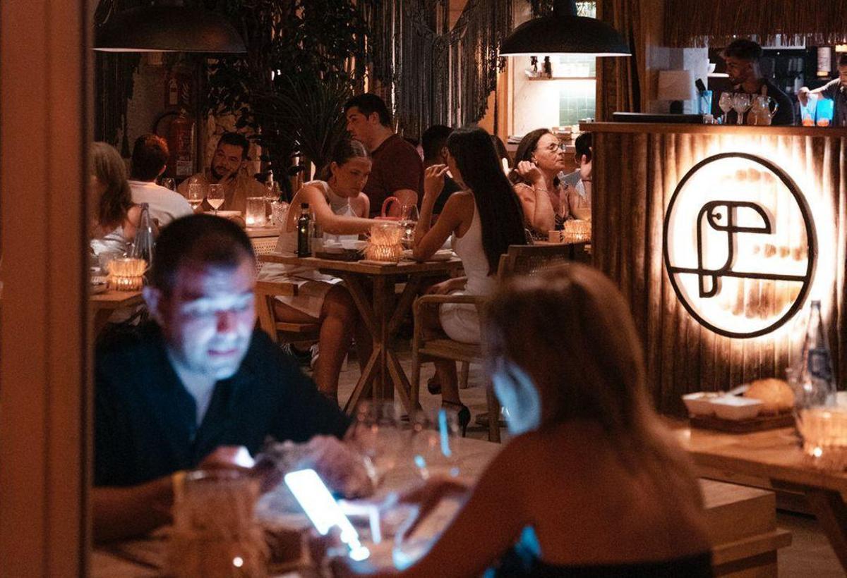 Zazú Ibiza es el lugar ideal para disfrutar de momentos que solo ocurren allí.