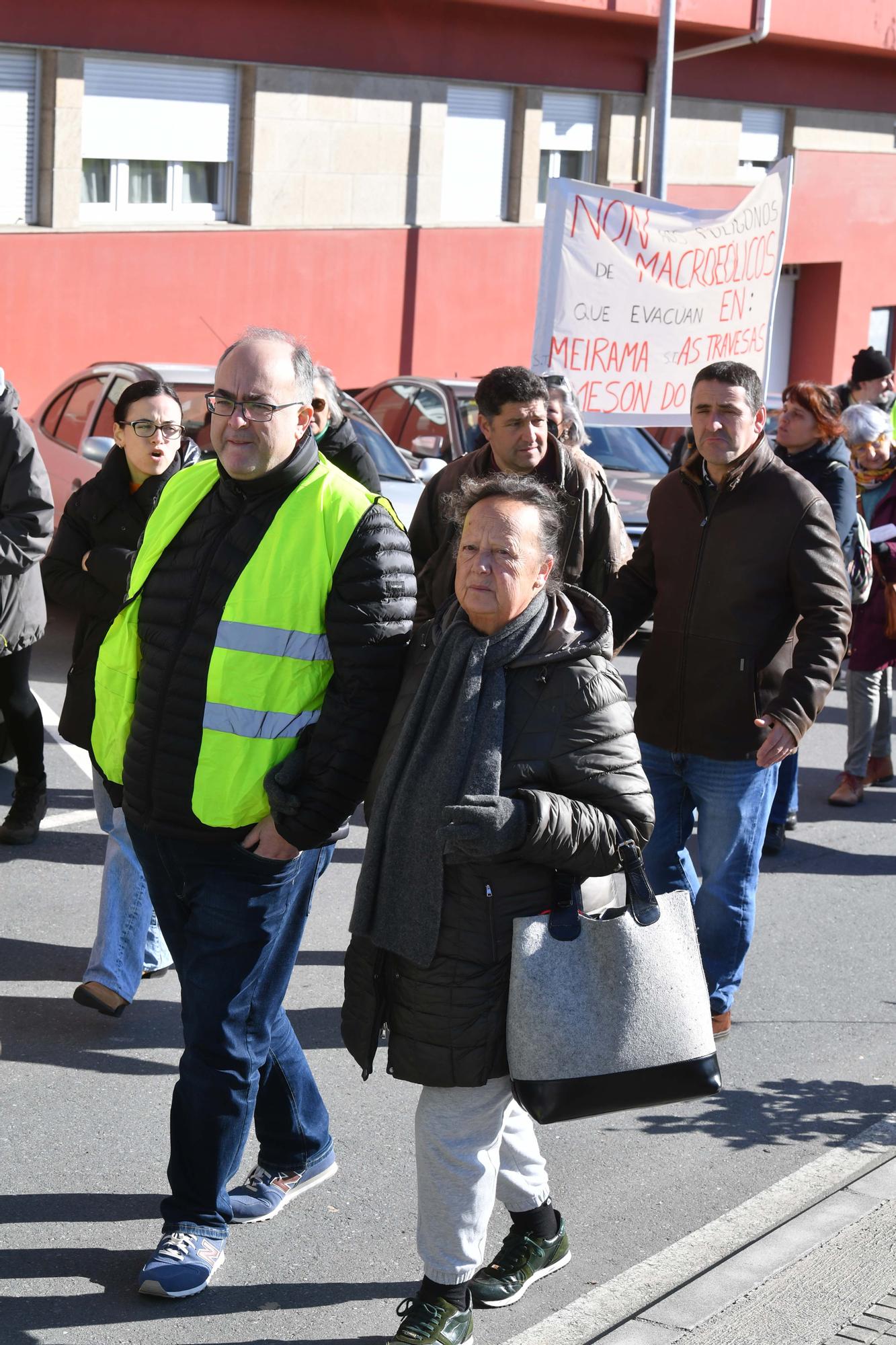 Marcha el Carral contra la "invasión eólica"