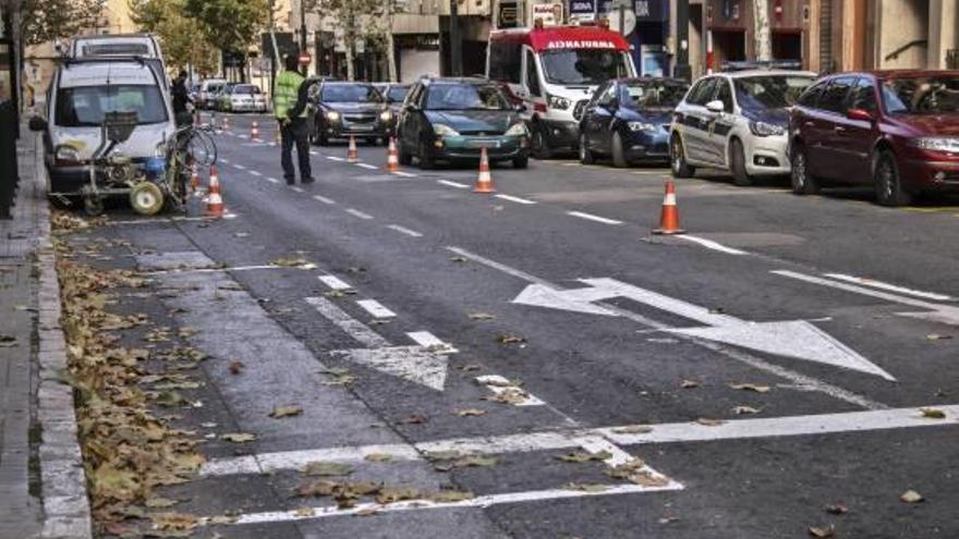 Ayer se procedía a pintar la señalización horizontal para los estacionamientos.