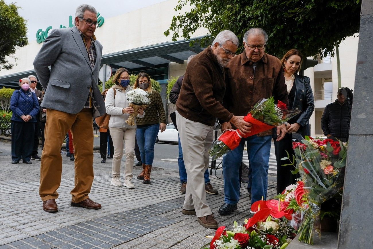 Ofrenda floral ante el busto de Felo Monzón por el 112 aniversario de su nacimiento