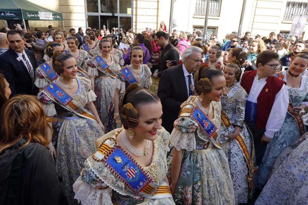 Entrega de estandartes de la Diputación a las Fallas