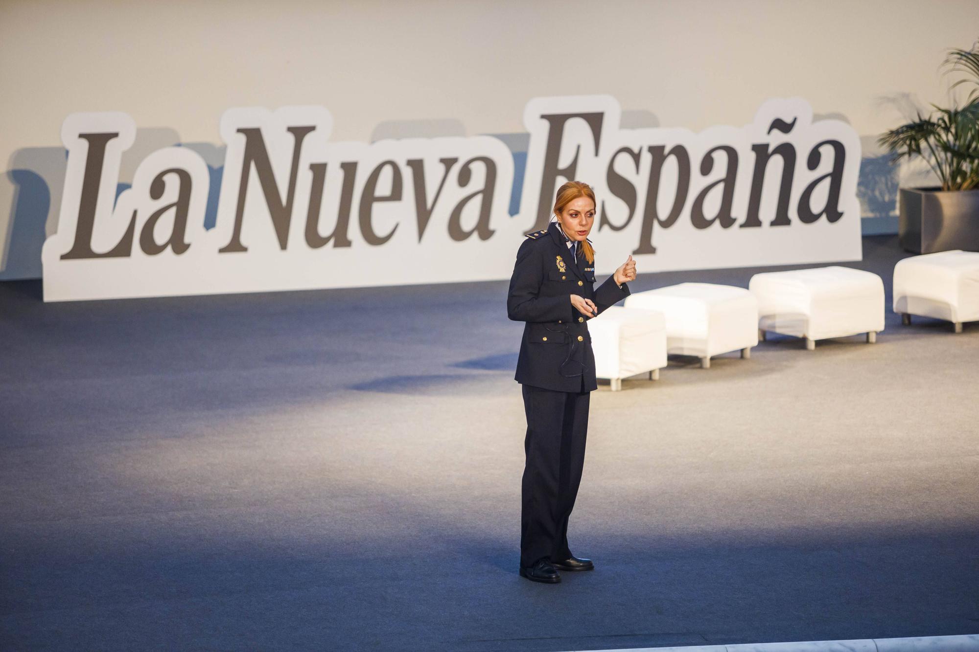 EN IMÁGENES: Así fue la conferencia de la jefa de la Policía Científica de Asturias ante centenares de escolares 

