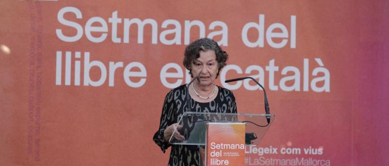 La escritora y profesora Maria Barbal, ayer durante la lectura del pregón en el patio de La Misericòrdia.