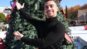 Javier Fernández, durante el evento en la pista de hielo de la Plaza de Colón.