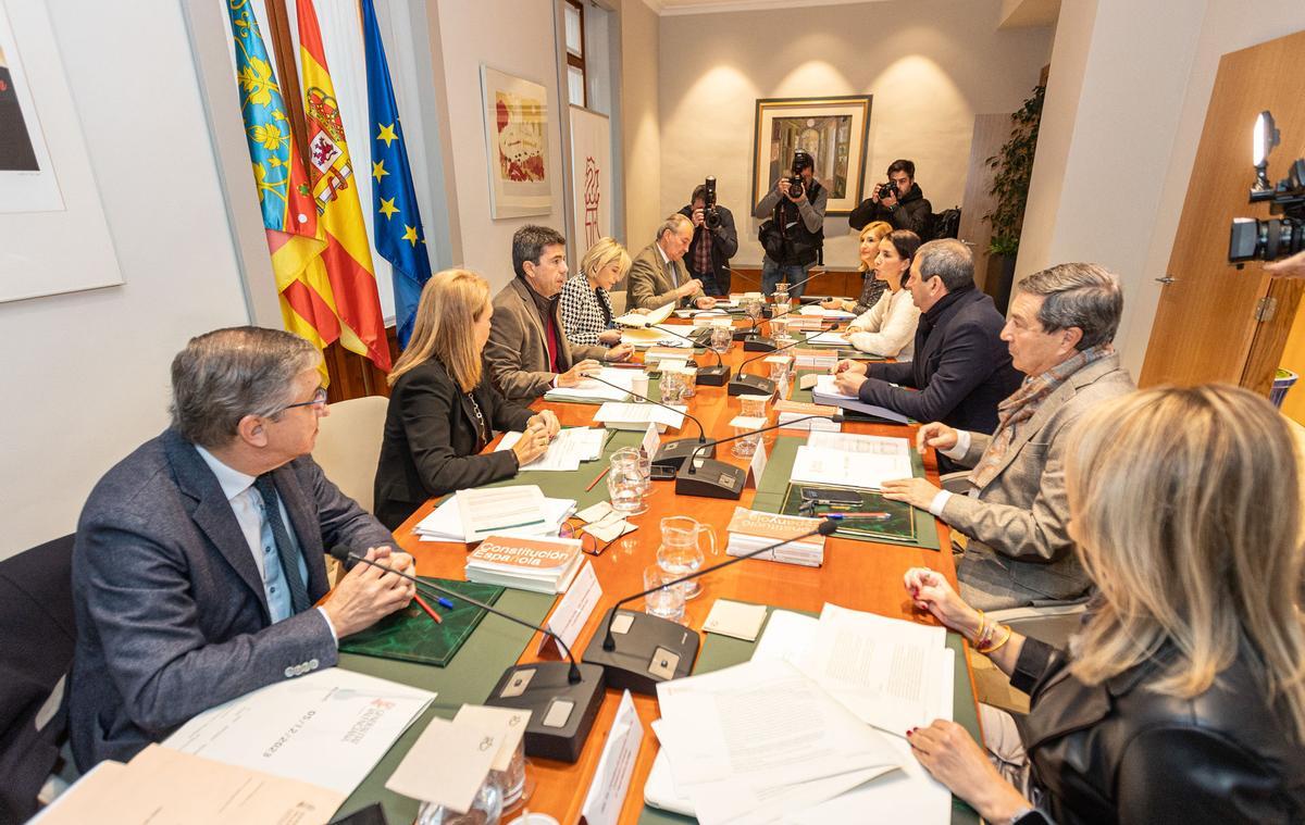 Mazón preside la reunión del Consell en Alicante