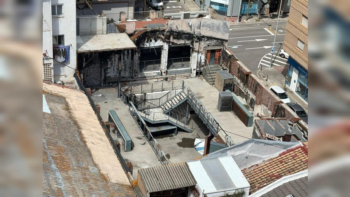 Estado actual del recinto en el que se ubicaba la discoteca Oxo de Castelló, que sufrió un importante incendio en abril del año 2022.