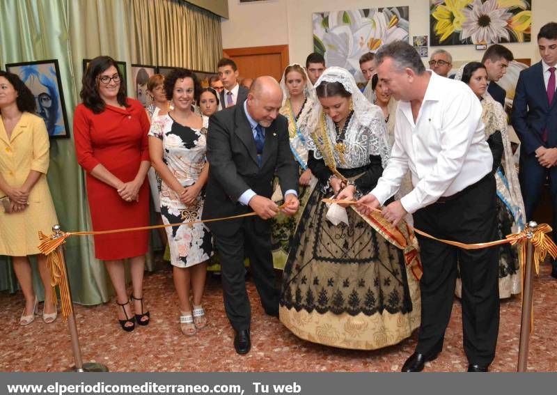 GALERIA DE FOTOS- L'Alcora arropa a Pere Gallén en su nueva exposición en la Caixa Rural