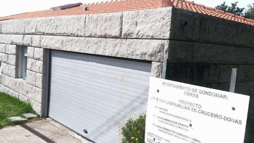 La vivienda cuyo derribo se inicia hoy, en el barrio de Cruceiro. // FdV