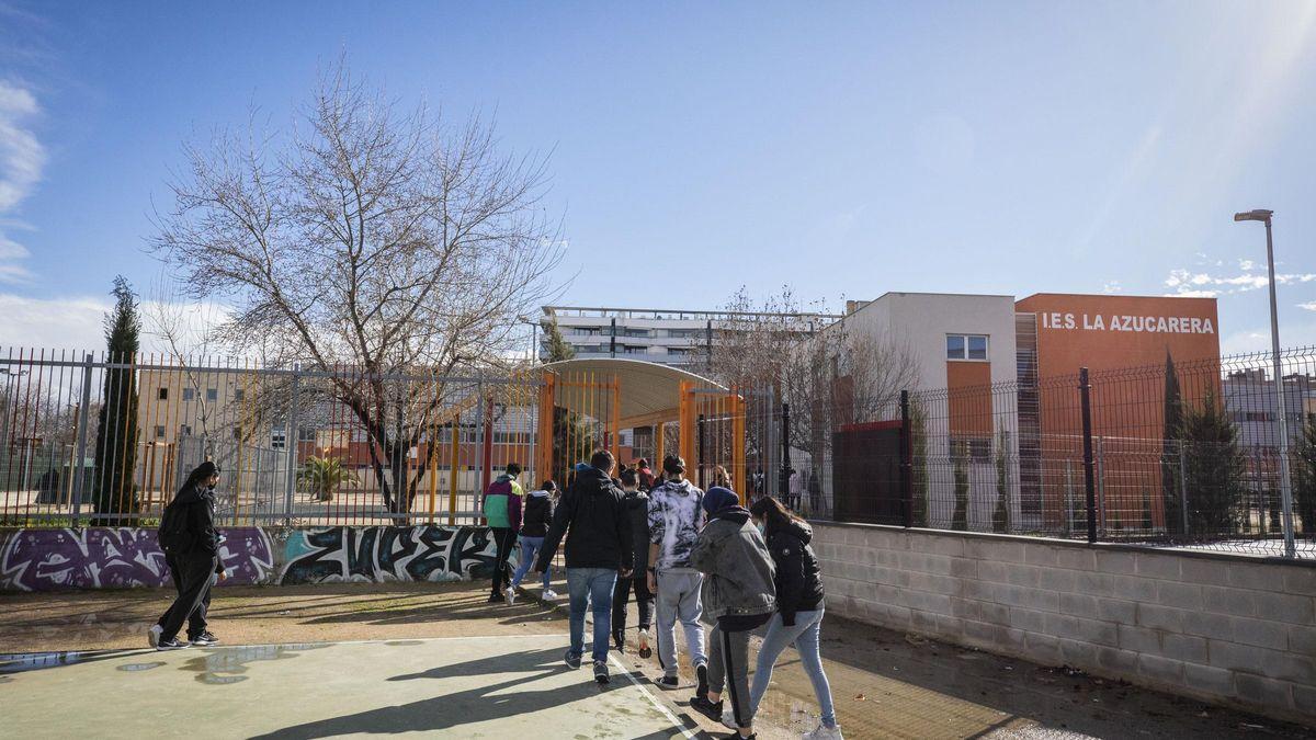 Alumnos en un instituto de Zaragoza en una imagen de archivo.