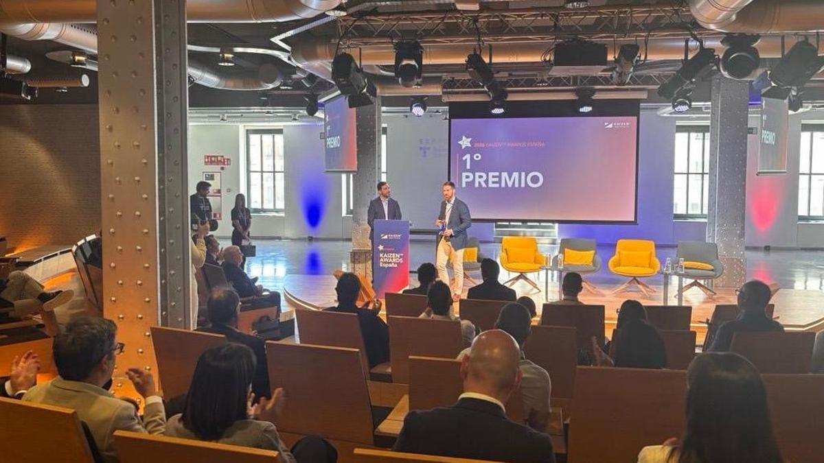 Víctor Monreal, responsable de Despiece en Cárnicas Cinco Villas, ha recogido el primer premio en representación de la compañía.