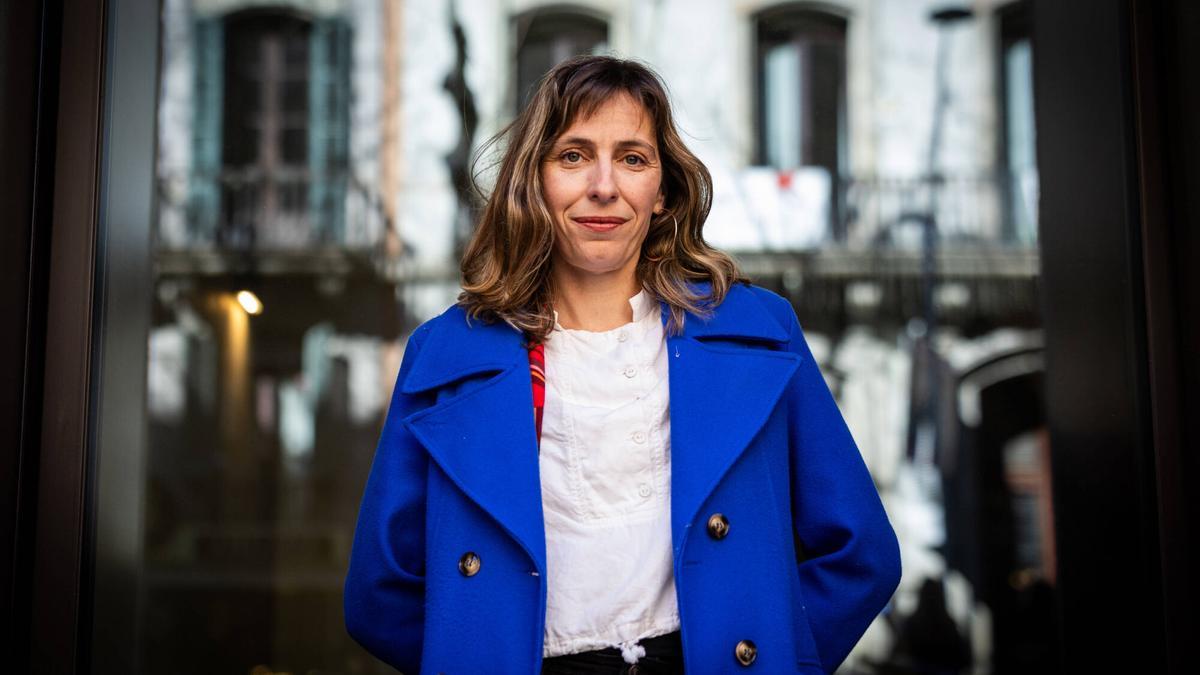 ERetrato de Laia Brufau, autora del libro 'Desafiant l'invisible: relats emocionants de grans amenaces sanitàries'.