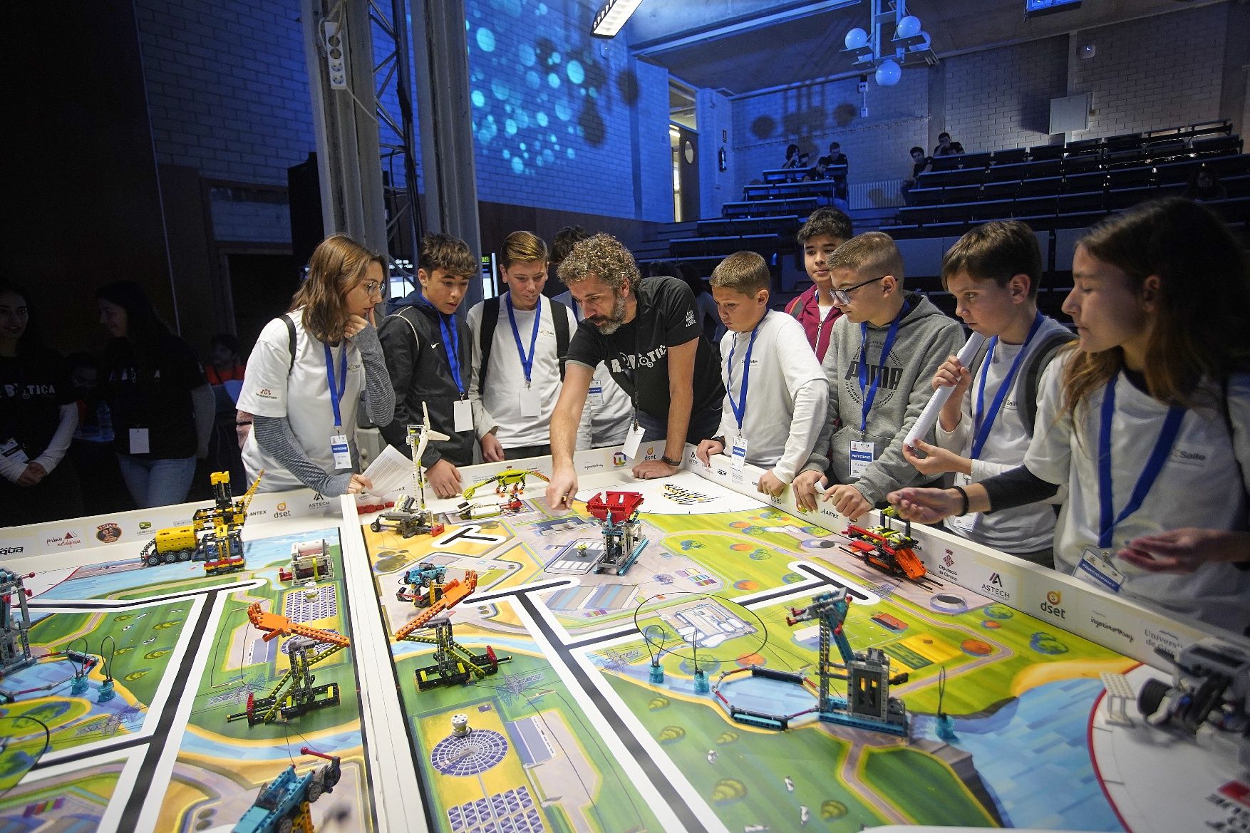 Les imatges de la «First Lego League» a Girona