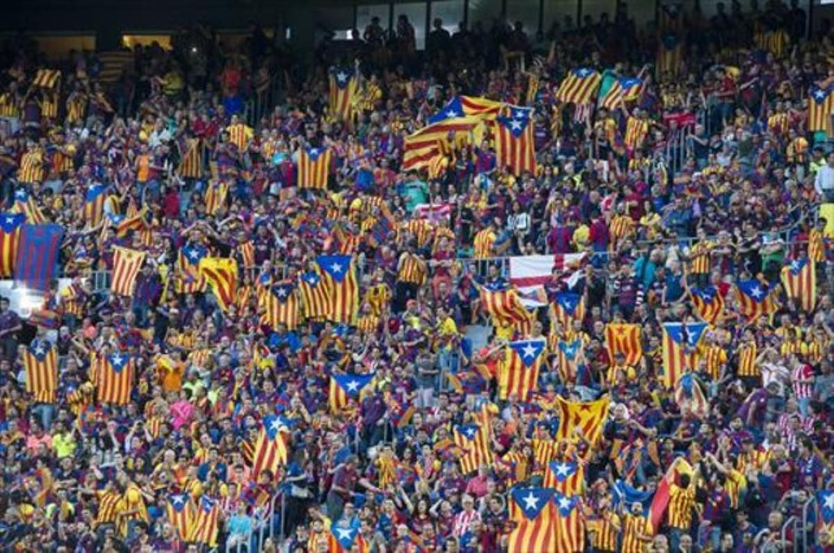 Exhibició d’esteladesen la final de Copa alCamp Nou el 30 de maig.