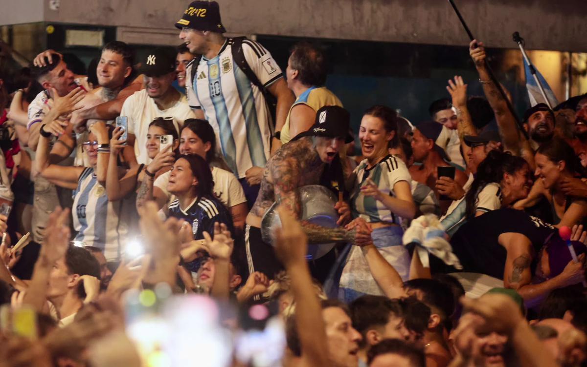 Argentina celebra el pase a la final en Alicante e Inglaterra llora en Benidorm: las dos caras de la moneda