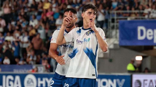 Daniel Fernández, en el momento de celebrar su gol.