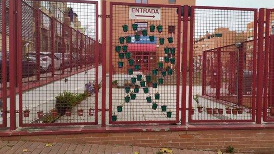 Casi en mes para arreglar un monumento feminista vandalizado en Madrid