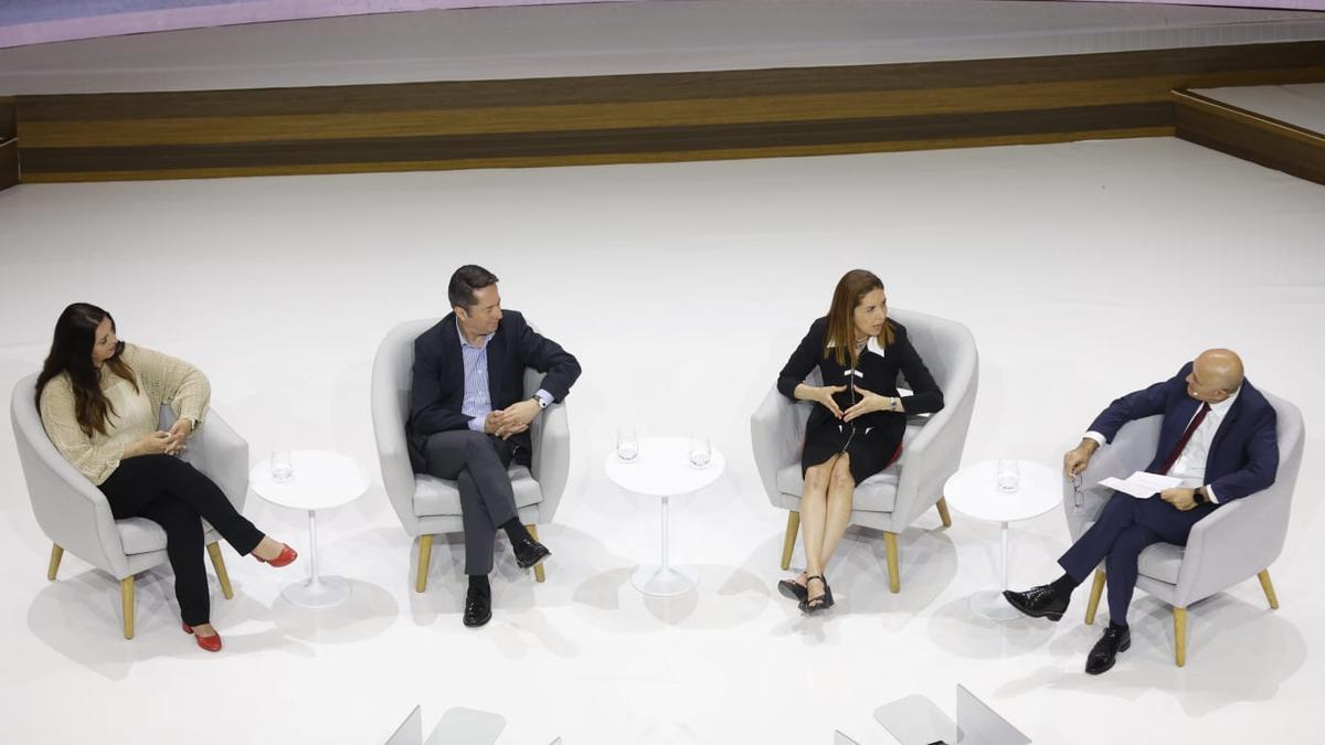 Pilar Manchón, Ignacio Cirac y Nuria Oliver, expertos en inteligencia artificial en el panel de Universia.