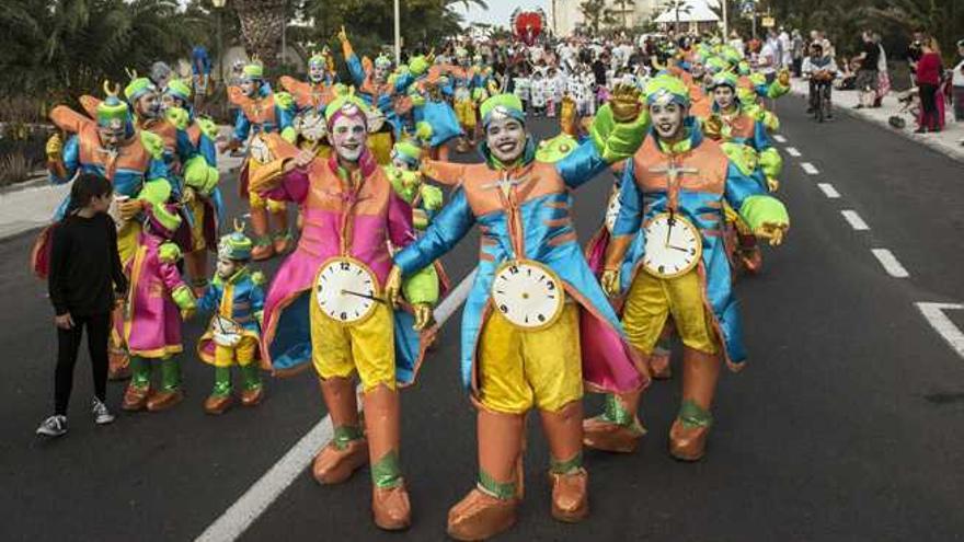 Costa Teguise celebra su coso carnavalero