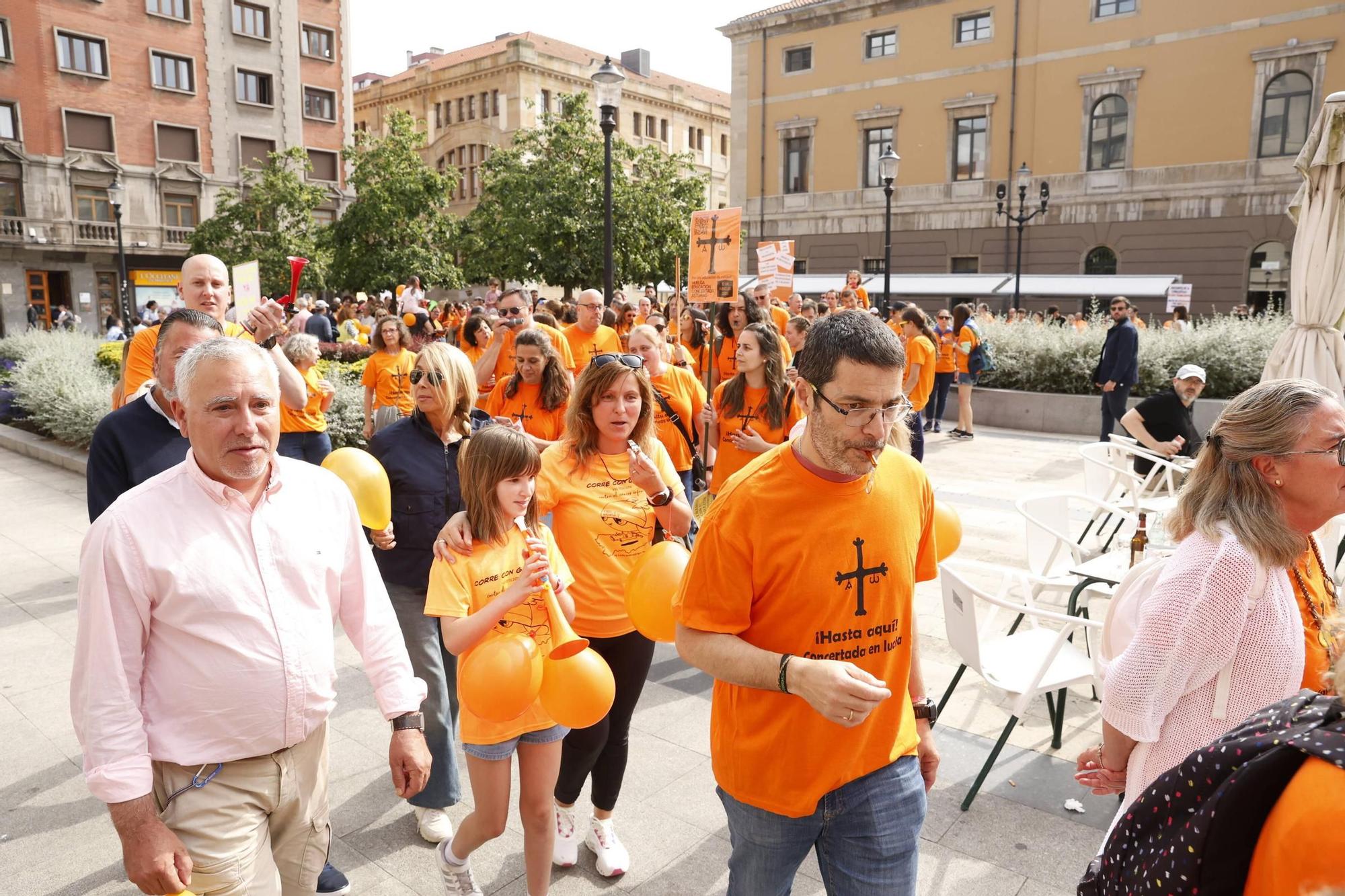 Así fue la gran concentración en Gijón por la educación concertada (en imágenes)