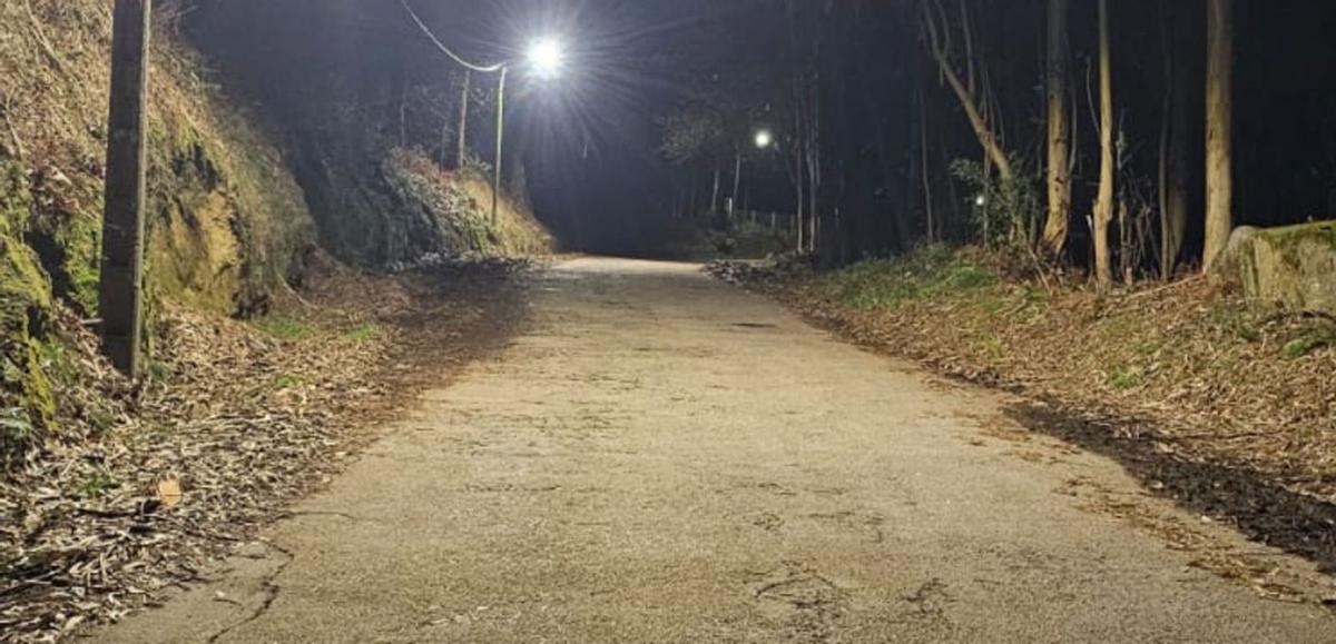 El gobierno ya dotó de puntos de luz esta zona de Montecarrasco.