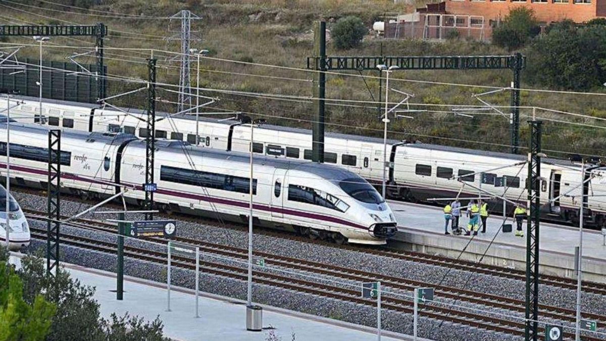 Trens d’alta velocitat aturats a l’estació de Vilafant, en una imatge d’arxiu.