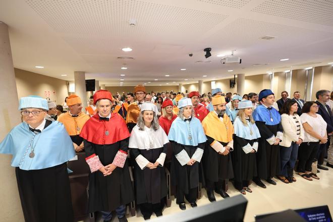 Las imágenes de la entrega de diplomas a los alumnos de último curso y ...