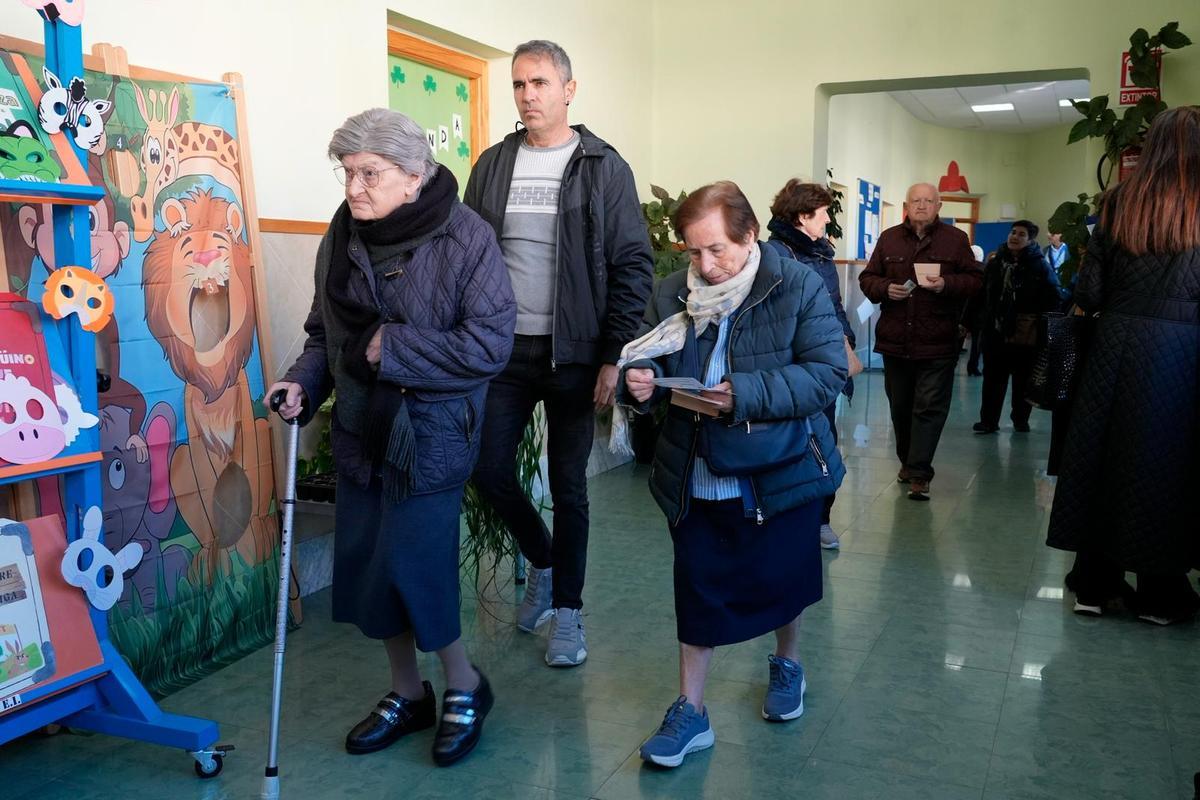 Mañana electoral en el colegio San José de Calasanz: elecciones autonómicas 2026