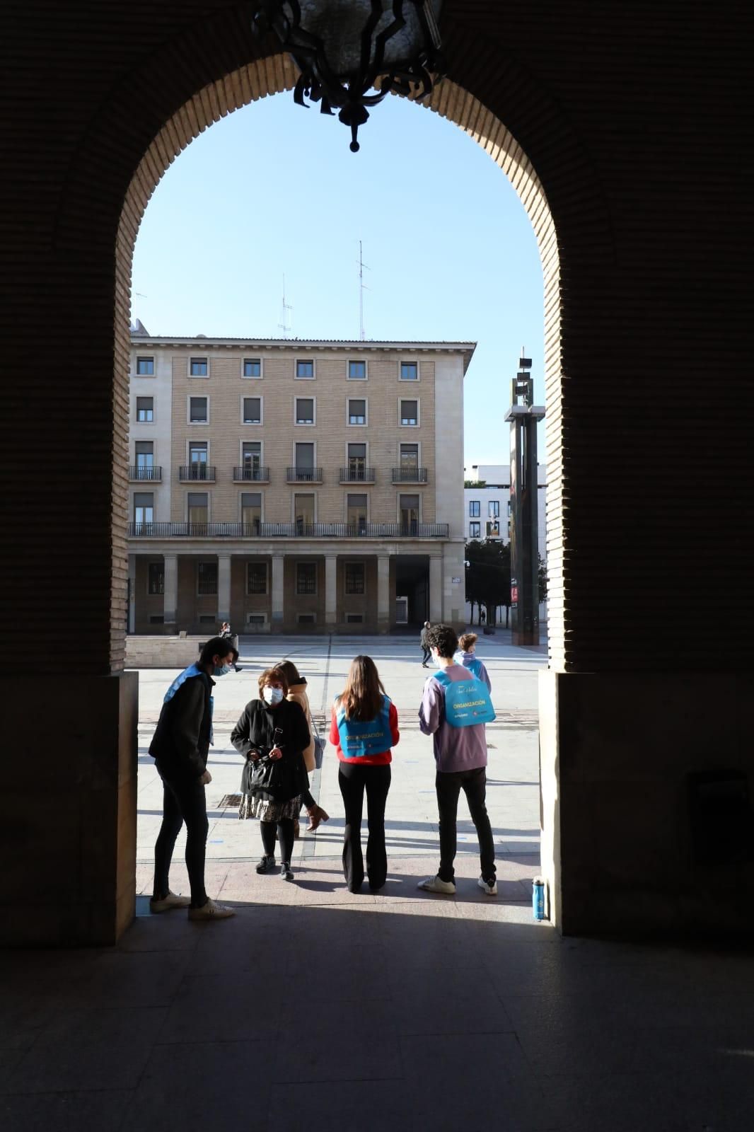 EL PERIÓDICO DE ARAGÓN entrega sus 150 roscones en el Día de San Valero y acerca la tradición a los comedores sociales