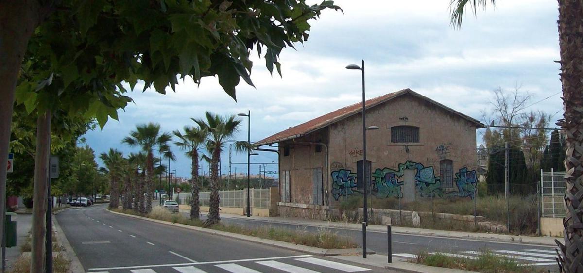 El Cercle pide que se ceda el muelle ferroviario para evitar que siga deteriorándose.  | INFORMACIÓN
