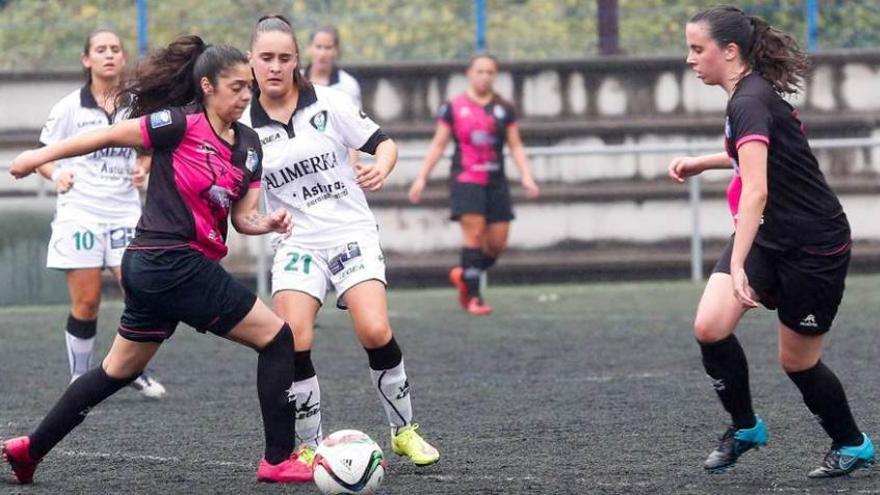 Líber (Femiastur) disputa un balón durante la final de ayer.