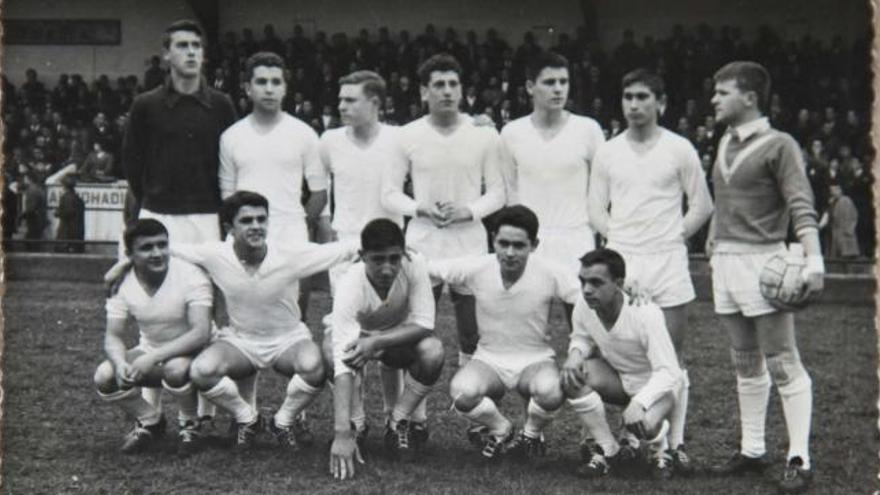 Plantilla del Cruz Blanca Juvenil que ganó el Campeonato de Asturias.