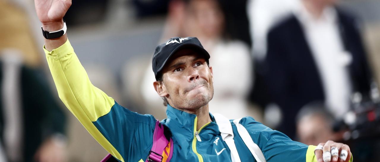 Nadal se despide emocionado del público francés tras eliminar a Djokovic.