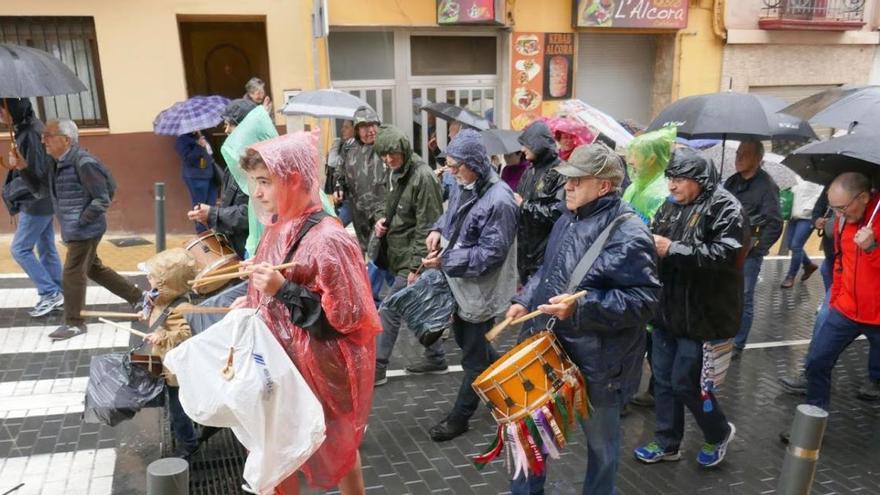 L&#039;Alcora desafía la lluvia en su Festa del Rotllo