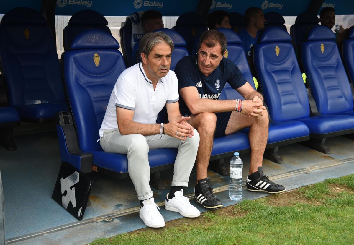 Natxo González, en el banquillo de La Romereda durante el partido de vuelta del playoff ante el Numancia, en 2018.