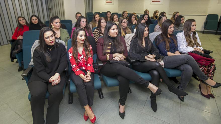 Un grupo de candidatas al título de Bellea del Foc, esta tarde