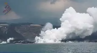 Desciende la energía del volcán de La Palma pero la erupción continúa
