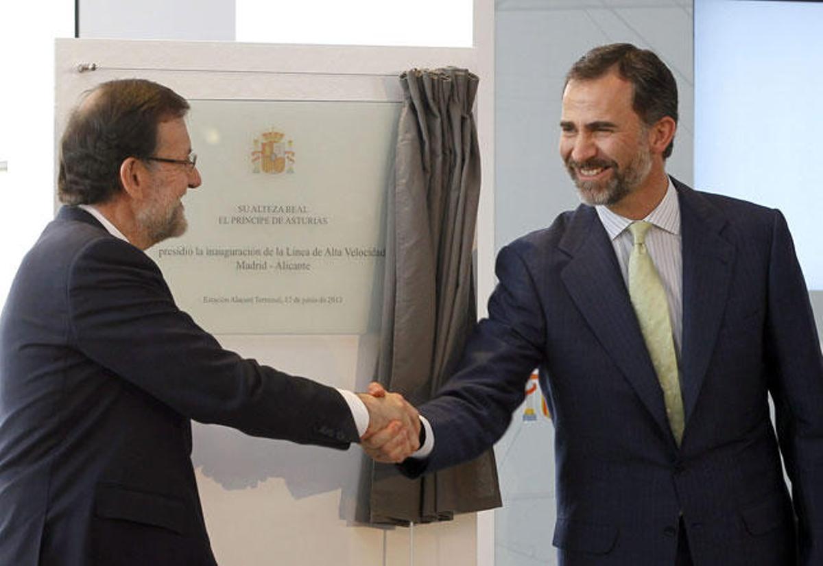 El AVE llega a Alicante entre protestas