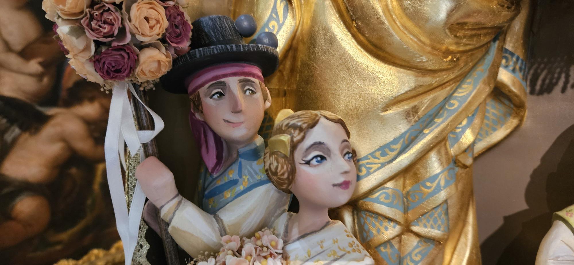 La falla Reina-Paz entrega del "ninot" de la Virgen al Museo de la Basílica