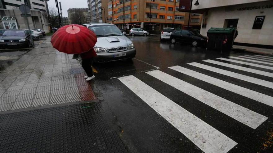 Baches y charcos en varias calles de Piedras Blancas