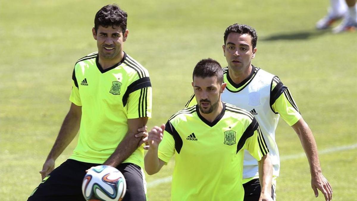 Diego Costa, David Villa y Xavi Hernández durante un entrenamiento del Mundial de Brasil 2014