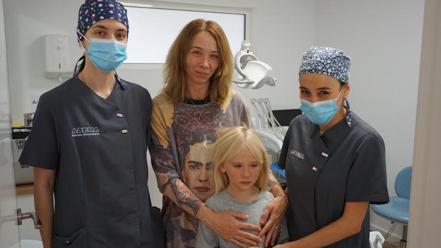 Tratamientos bucodentales para combatir la desigualdad: más de 2.000 pacientes vulnerables han pasado por la clínica de Adema